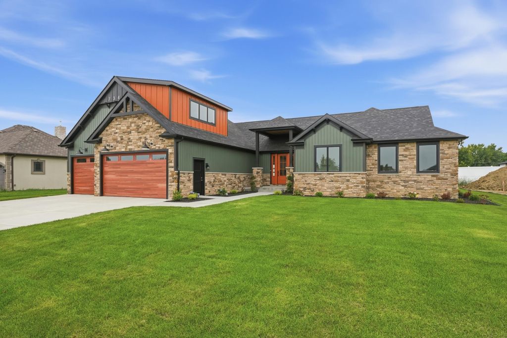 7342 Brookhaven Drive, Crown Point, IN 46307
