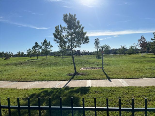 16154 Sugar Falls Drive, Conroe, TX 77303