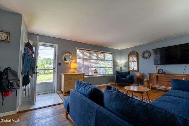 86 Harris Avenue, Albany, NY 12208