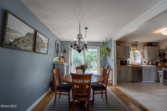86 Harris Avenue, Albany, NY 12208