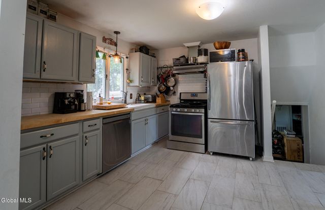 86 Harris Avenue, Albany, NY 12208