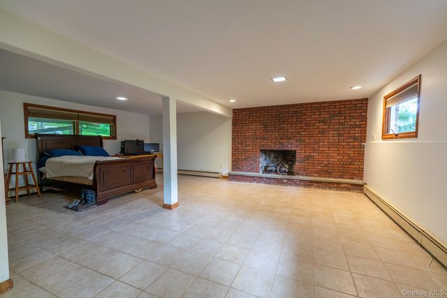 41 Mountain Drive, Pleasant Valley, NY 12569