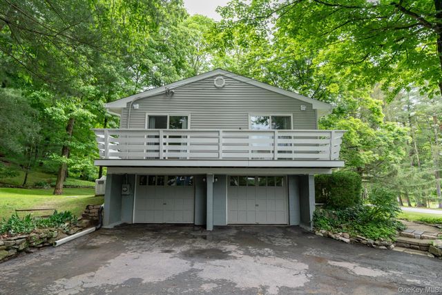 41 Mountain Drive, Pleasant Valley, NY 12569