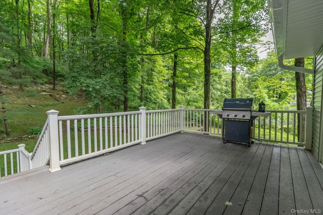 41 Mountain Drive, Pleasant Valley, NY 12569