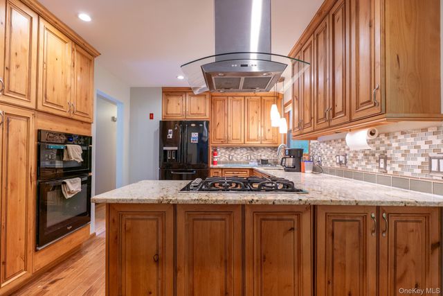 41 Mountain Drive, Pleasant Valley, NY 12569