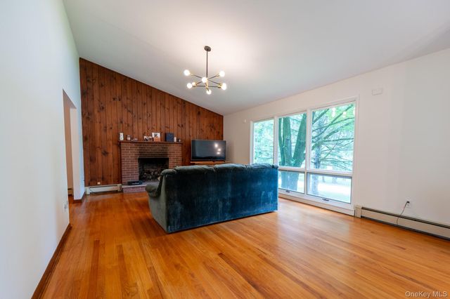 41 Mountain Drive, Pleasant Valley, NY 12569