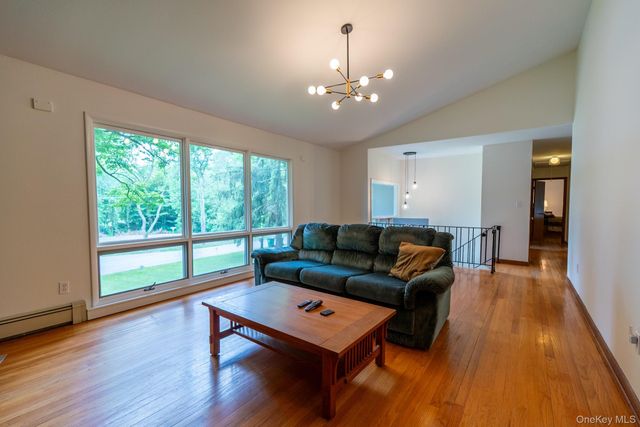 41 Mountain Drive, Pleasant Valley, NY 12569