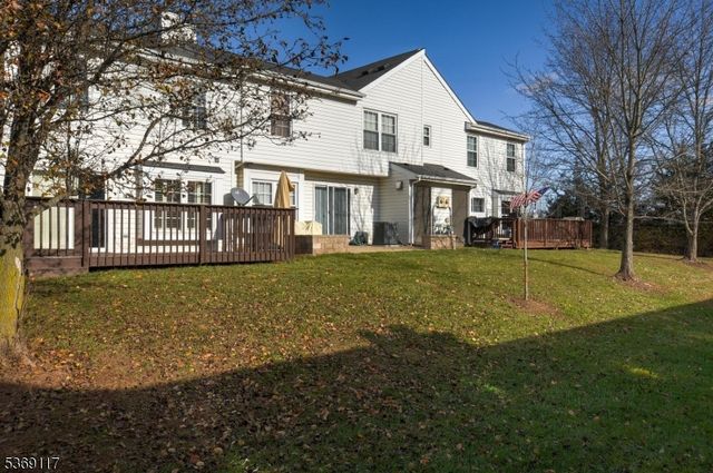 277 Edgeware Ct, Franklin Twp., NJ 08873