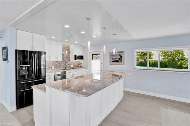 388 Harbour DR 388, Naples, FL 34103