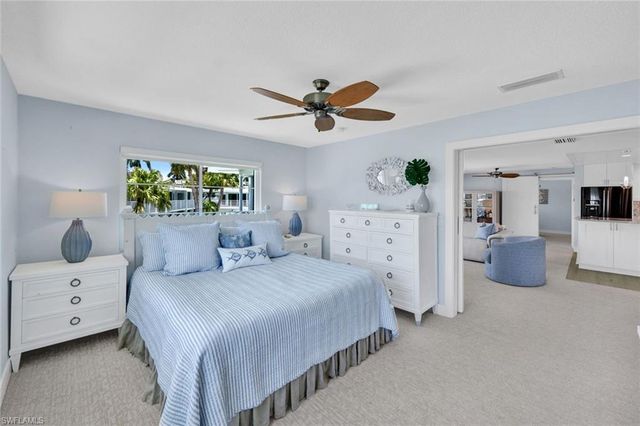 388 Harbour DR 388, Naples, FL 34103