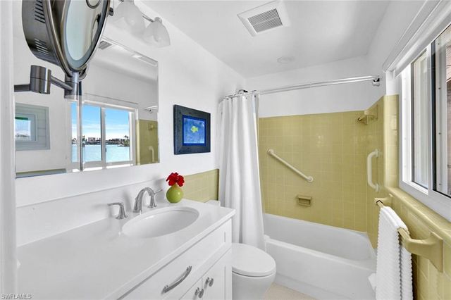 388 Harbour DR 388, Naples, FL 34103