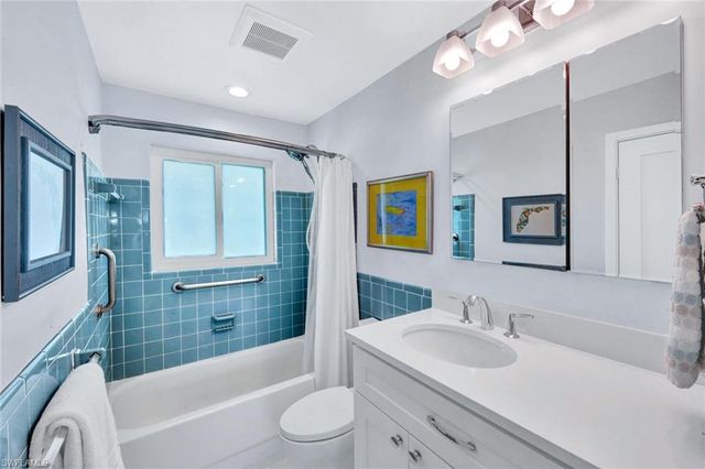 388 Harbour DR 388, Naples, FL 34103