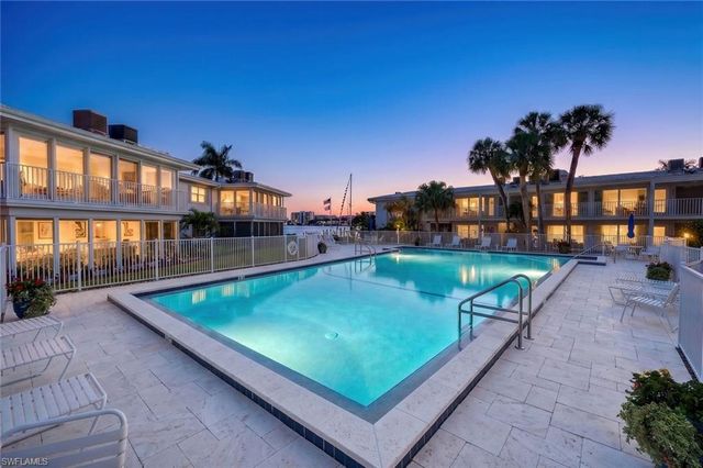 388 Harbour DR 388, Naples, FL 34103