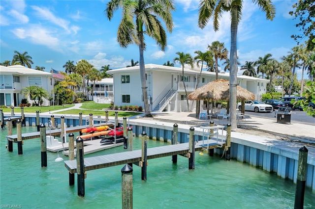 388 Harbour DR 388, Naples, FL 34103