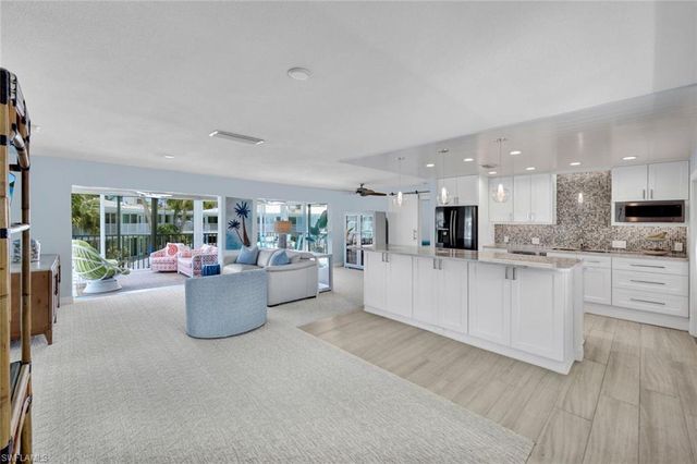 388 Harbour DR 388, Naples, FL 34103