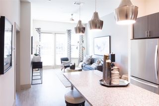 901 N Zang Boulevard 200, Dallas, TX 75208