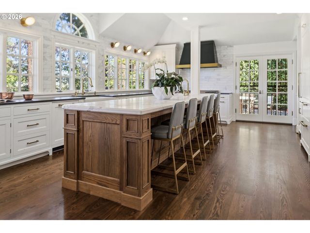 11522 S RIVERWOOD Rd, Portland, OR 97219
