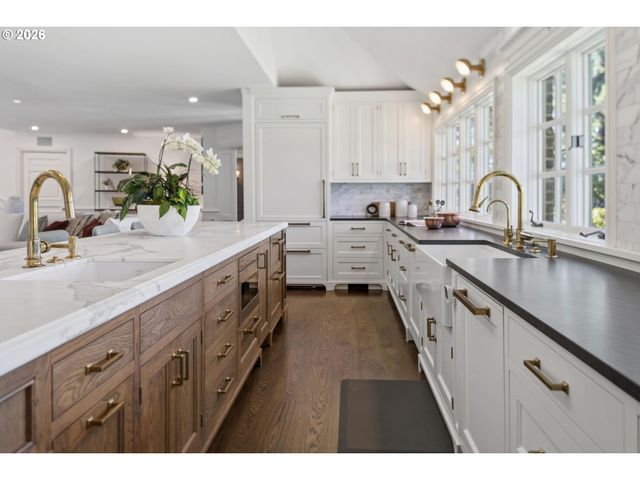 11522 S RIVERWOOD Rd, Portland, OR 97219