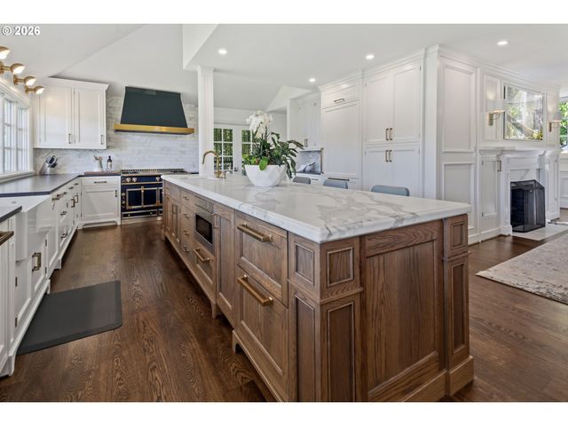 11522 S RIVERWOOD Rd, Portland, OR 97219