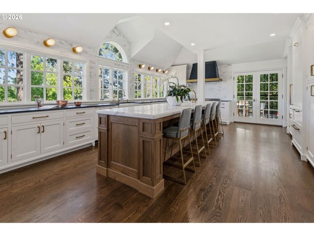 11522 S RIVERWOOD Rd, Portland, OR 97219