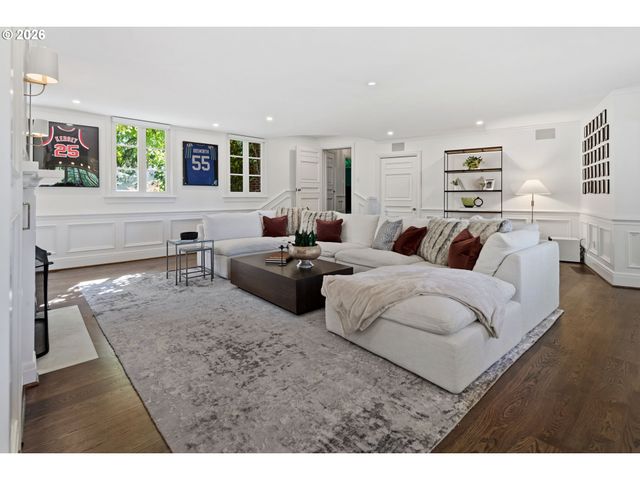 11522 S RIVERWOOD Rd, Portland, OR 97219