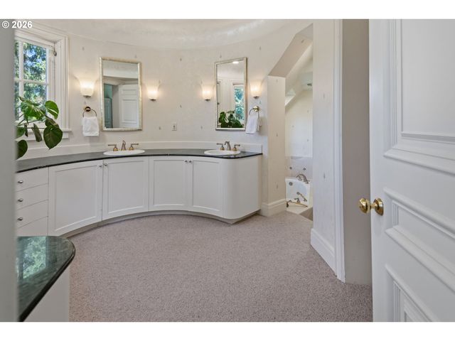 11522 S RIVERWOOD Rd, Portland, OR 97219