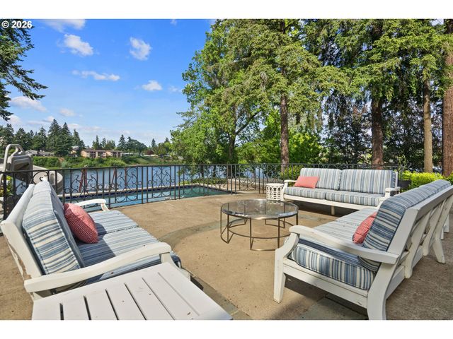 11522 S RIVERWOOD Rd, Portland, OR 97219