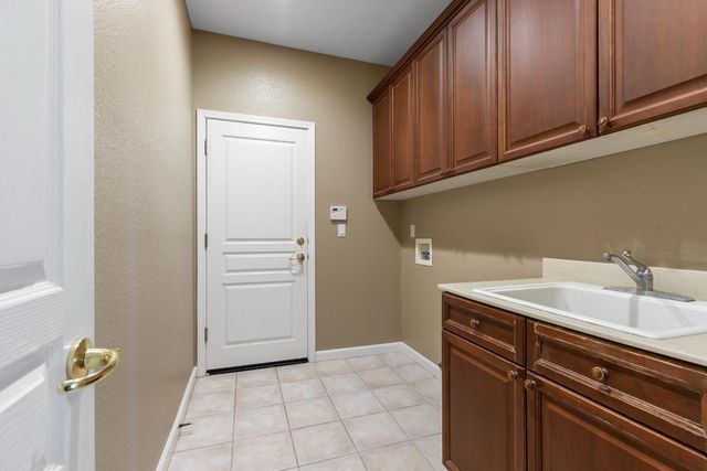 2717 Vestrella Dr, Modesto, CA 95356