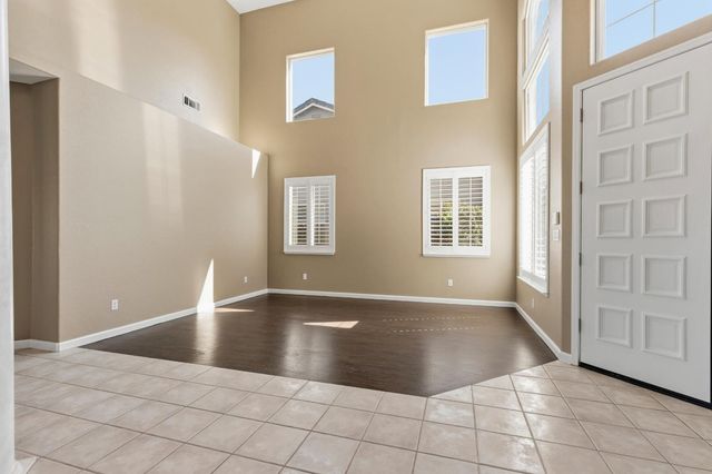 2717 Vestrella Dr, Modesto, CA 95356