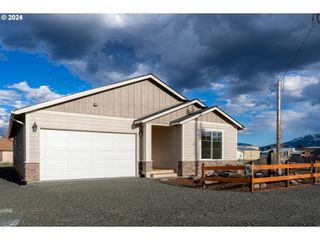 223 N JOHNSON St, Prairie City, OR 97869