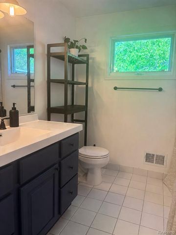 950 Fuller Lane, White Lake, MI 48386