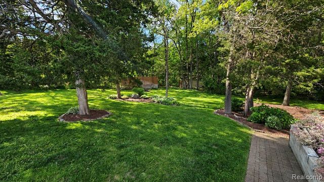 950 Fuller Lane, White Lake, MI 48386