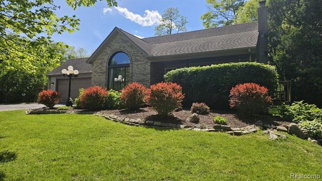 950 Fuller Lane, White Lake, MI 48386