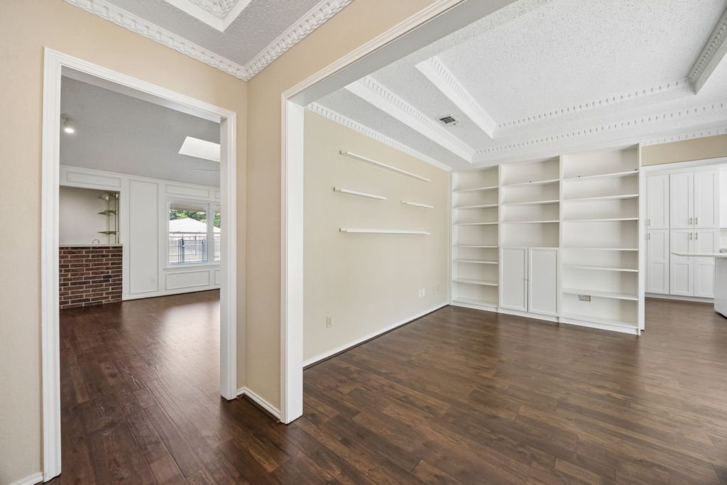 900 Rosewood Court, Euless, TX 76039 — photo 2