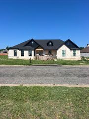 902 Blaine Street, Athens, TX 75751