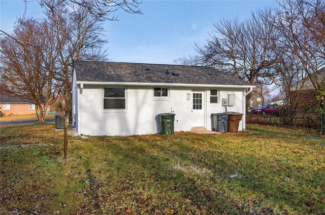 2403 Madre Place, Greensboro, NC 27406