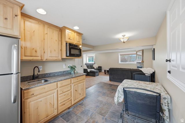 445 S SUNSET DR, Kaysville, UT 84037