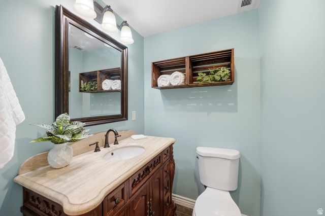 445 S SUNSET DR, Kaysville, UT 84037