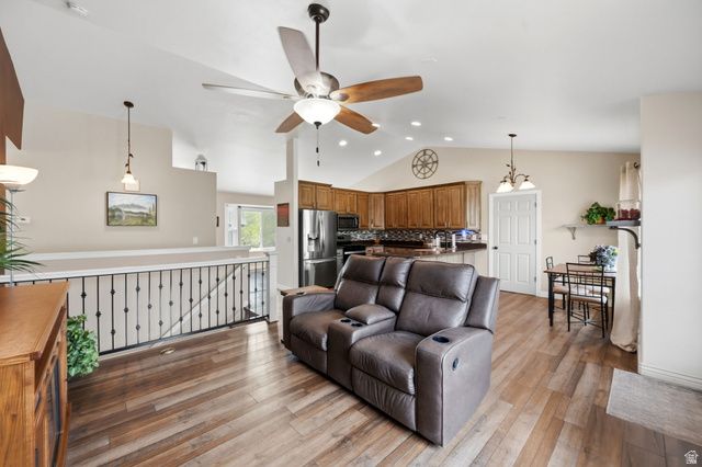 445 S SUNSET DR, Kaysville, UT 84037
