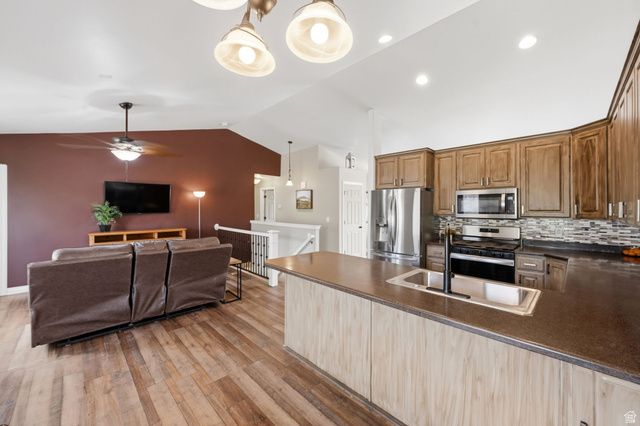 445 S SUNSET DR, Kaysville, UT 84037