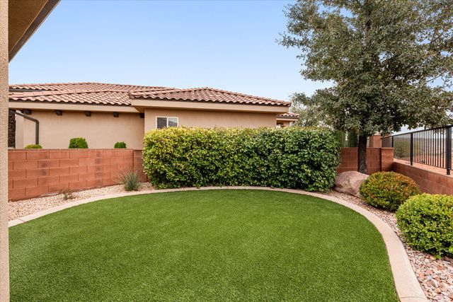 870 N CATALPA DR, Washington, UT 84780