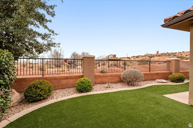 870 N CATALPA DR, Washington, UT 84780