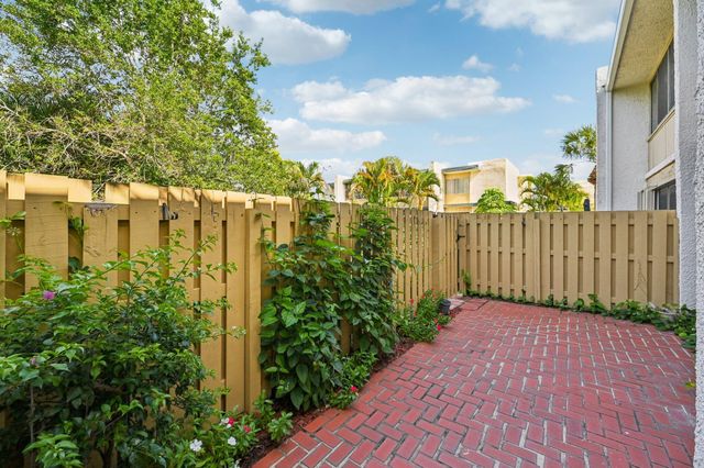 1501 NE 13th Terrace H1, Jensen Beach, FL 34957