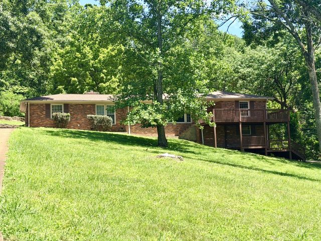 600 Vanoke Dr, Madison, TN 37115