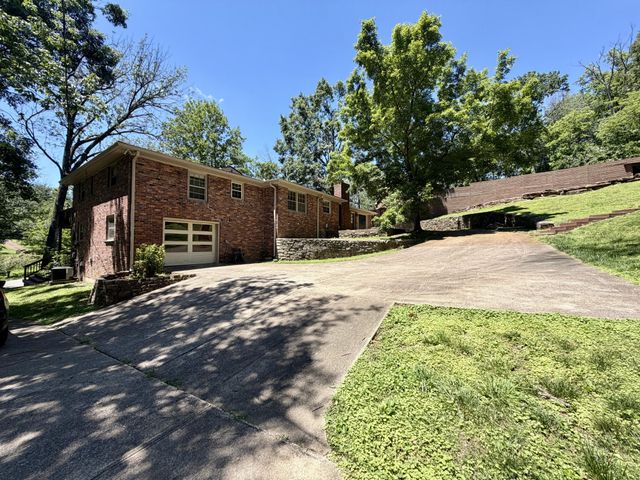 600 Vanoke Dr, Madison, TN 37115