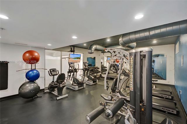 401 Golden Isles Dr 307, Hallandale Beach, FL 33009