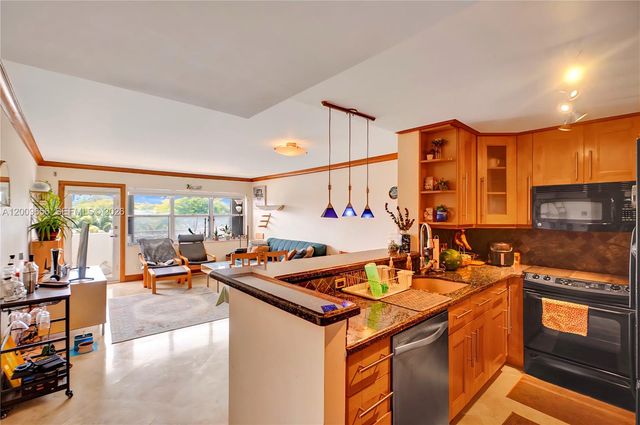 401 Golden Isles Dr 307, Hallandale Beach, FL 33009