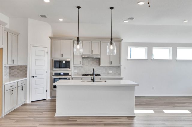 525 Teasley DR, Taylor, TX 76574