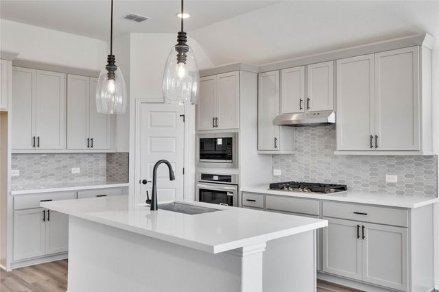 525 Teasley DR, Taylor, TX 76574