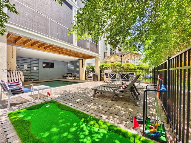 101 Sandcastle Ct, Hilton Head Island, SC 29928